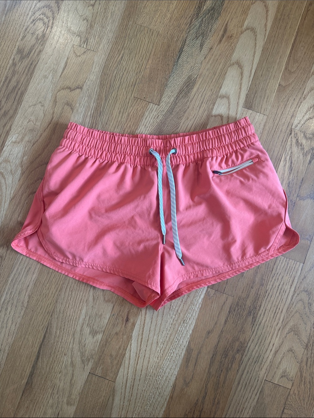 Vuori womens clementine shorts size medium